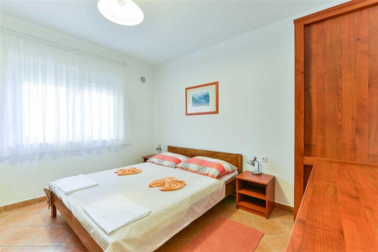 Apartment House Inga Vir Bagian luar foto