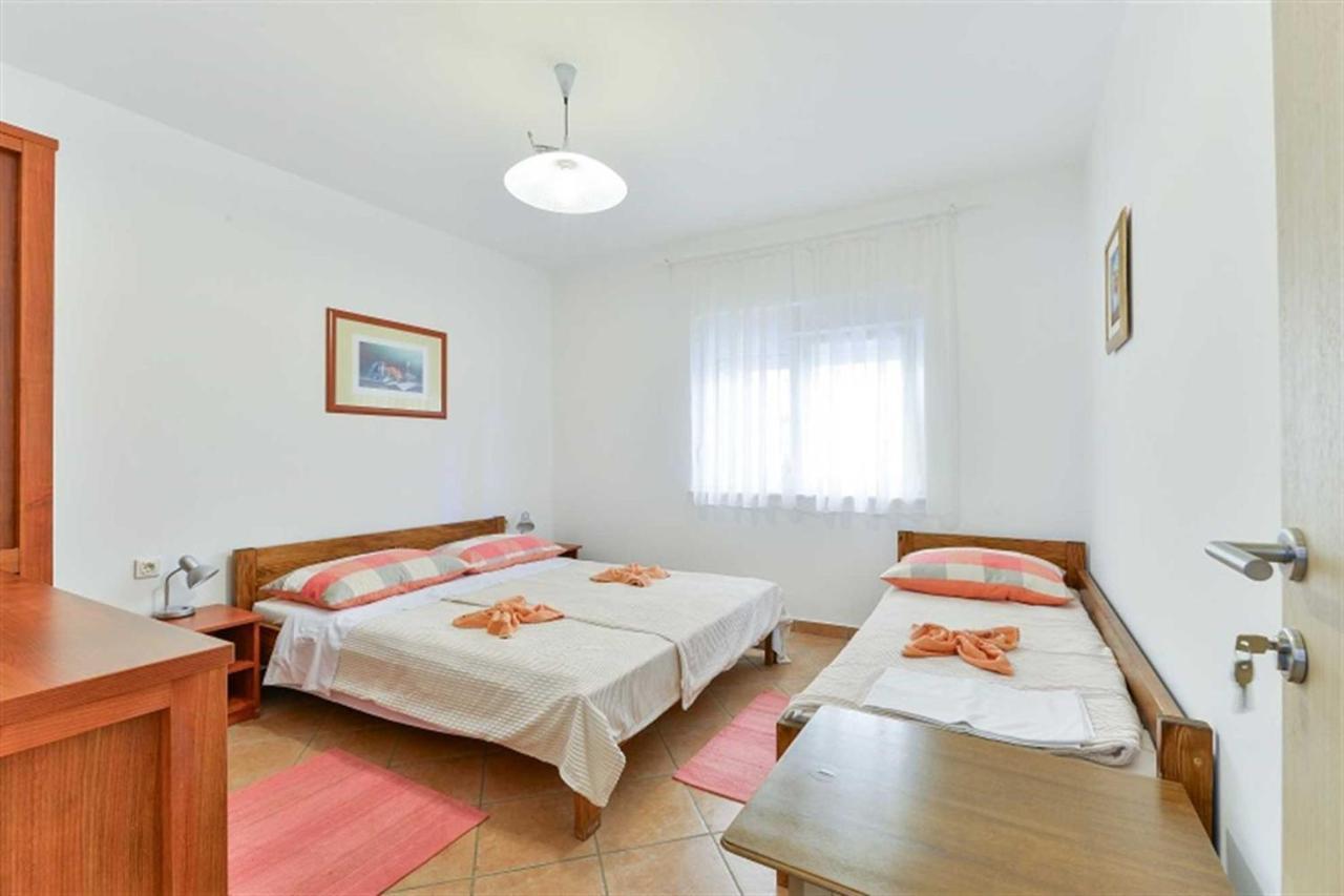 Apartment House Inga Vir Bagian luar foto