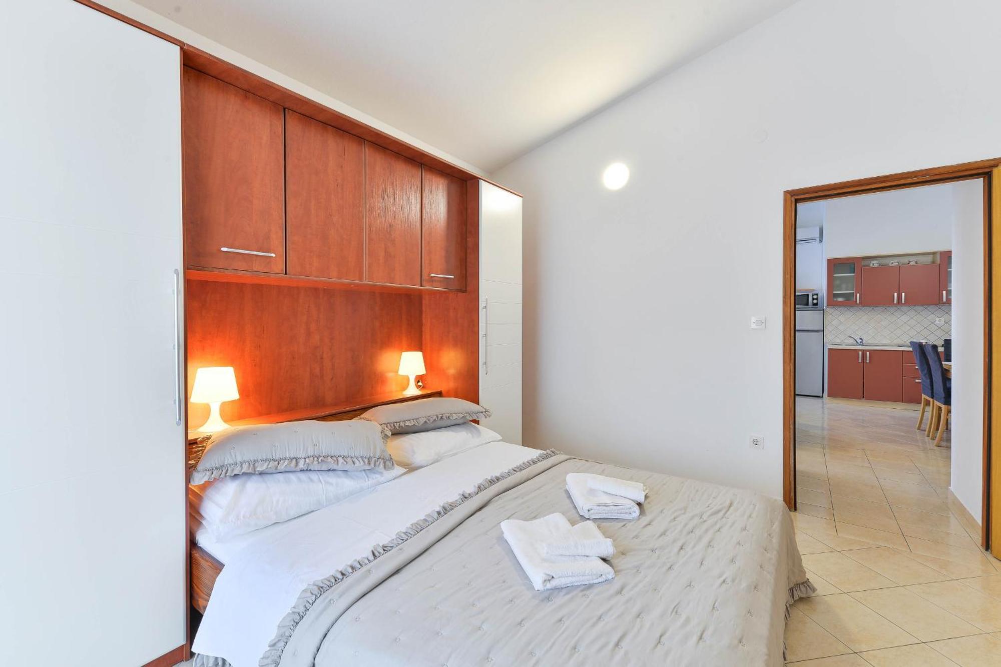 Apartment House Inga Vir Bagian luar foto