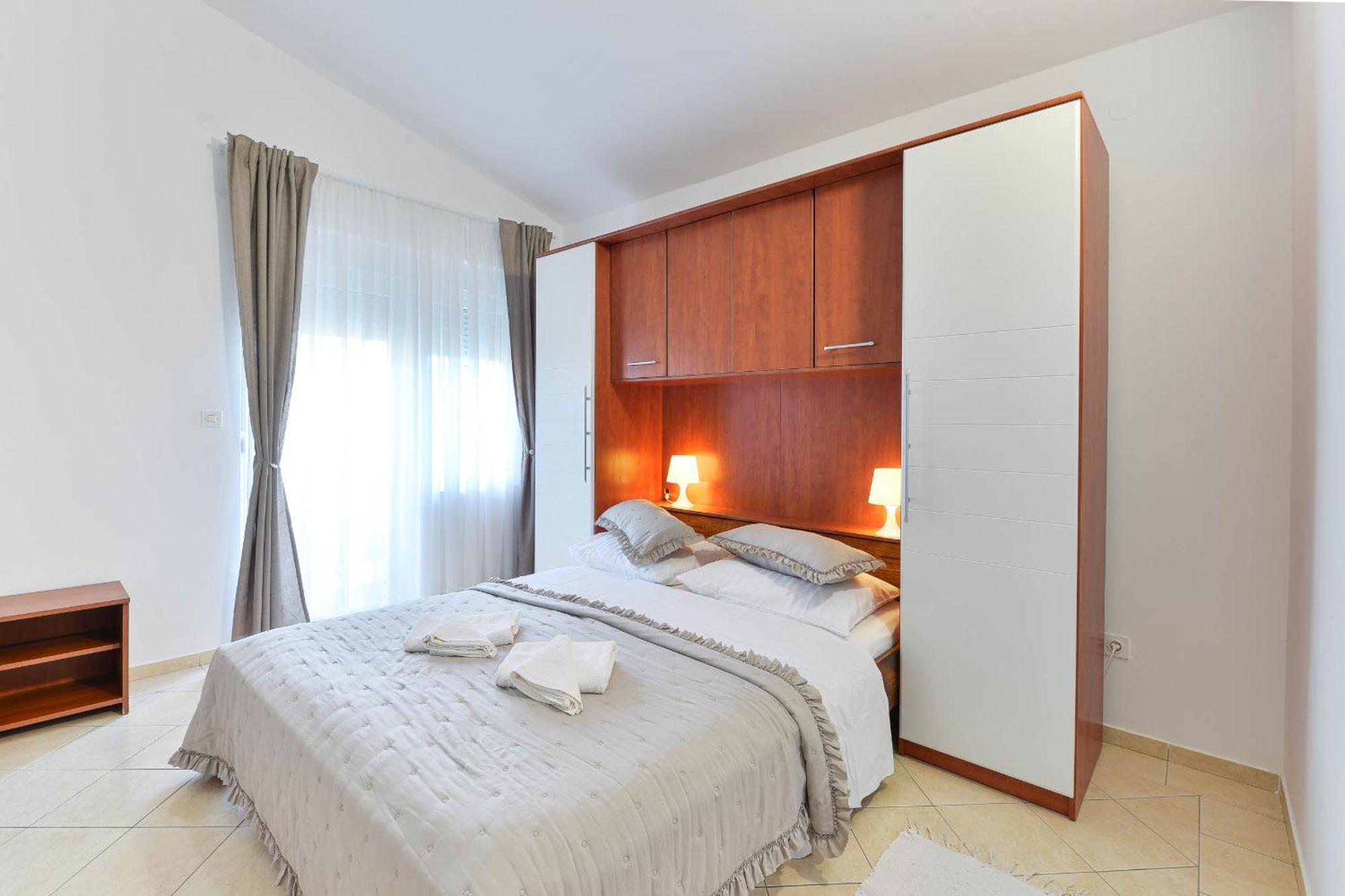 Apartment House Inga Vir Bagian luar foto