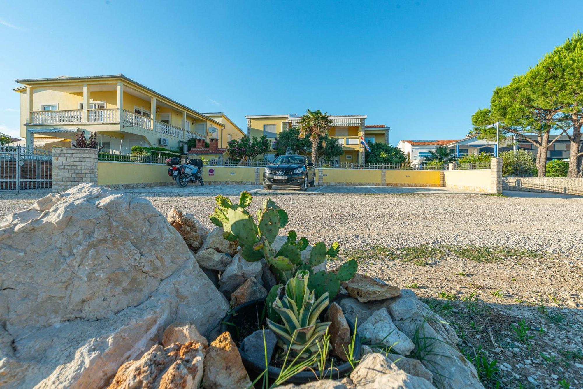 Apartment House Inga Vir Bagian luar foto