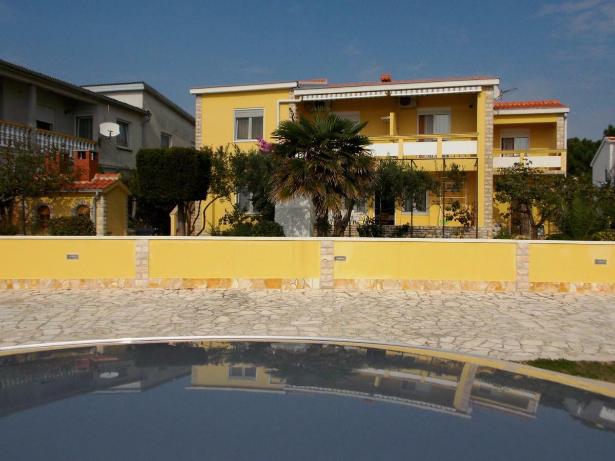 Apartment House Inga Vir Bagian luar foto