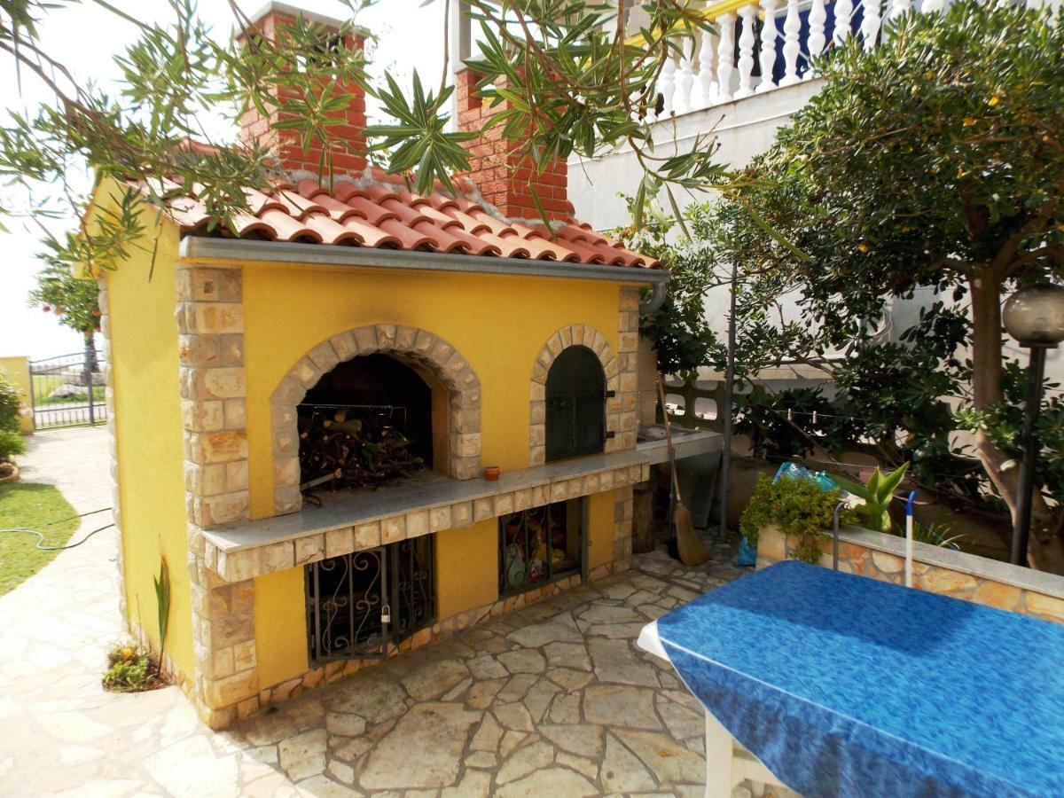 Apartment House Inga Vir Bagian luar foto