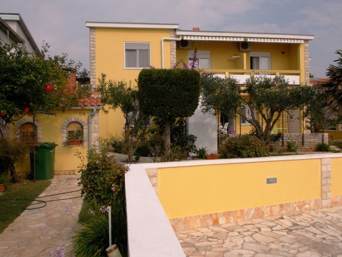 Apartment House Inga Vir Bagian luar foto
